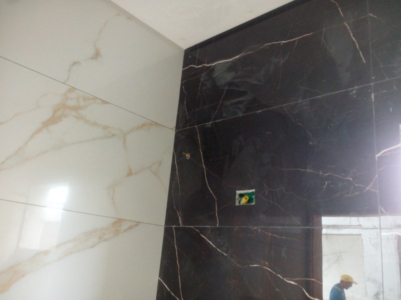 Serviço que realizamos ; Do alicerce ao acabamento .