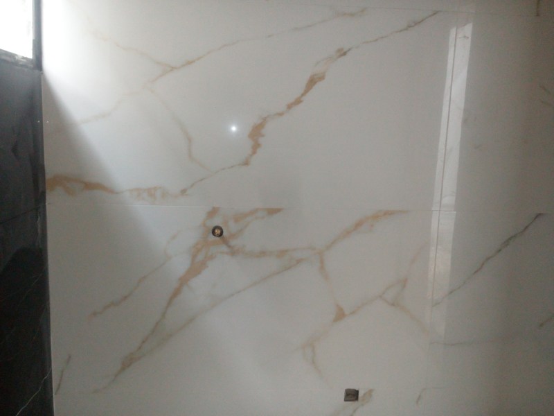 Serviço que realizamos ; Do alicerce ao acabamento .