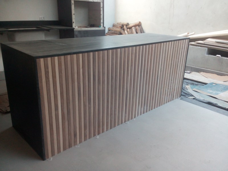 Serviço que realizamos ; Do alicerce ao acabamento .